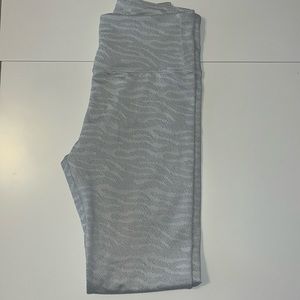 White animal print leggings